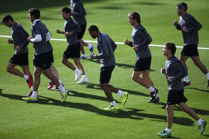 Los jugadores del Málaga durante el entrenamiento del equipo.