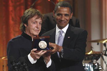 Paul McCartney, recibe el Premio Gershwin de manos de Obama.