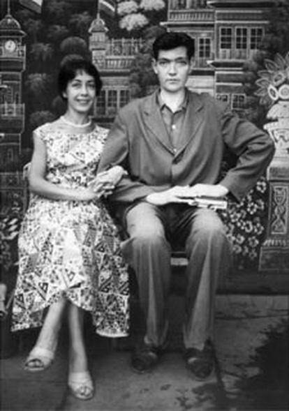 Julio Cortázar y Aurora Bernárdez, en India en 1956.