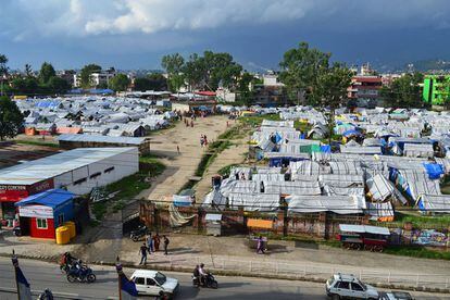 El campo de desplazados de Chuchepati es el más grande de Nepal. Hay alrededor de mil tiendas de campaña.