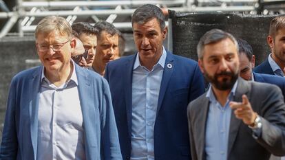 El presidente de la Generalitat valenciana, Ximo Puig (i) y el presidente del Gobierno, Pedro Sánchez (d), este viernes en Valencia.