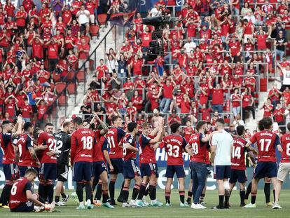 Los jugadores de Osasuna celebran su clasificación para la Conference League el pasado mes de mayo.