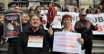 Concentración de pensionistas en Bilbao.