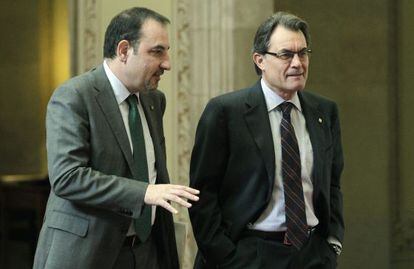 Ramon Espadaler y Artur Mas, en el Parlamento catalán.