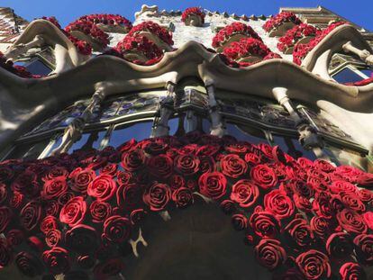 La Casa Batlló, ben florida aquest Sant Jordi.