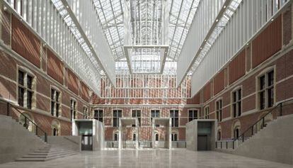 El espectacular atrio de 3.000 metros cuadrados del nuevo Rijksmuseum. 