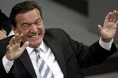 Gerhard Schröder, ayer durante el debate de los Presupuestos en el Bundestag alemán.