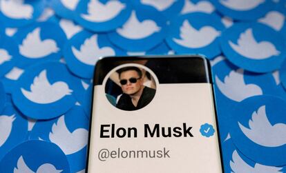 Ilustración de la cuenta de Elon Musk en Twitter.