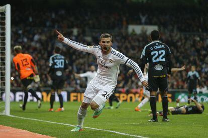 Jesé celebra el primer gol del Madrid tras una asistencia suya a Benzema.