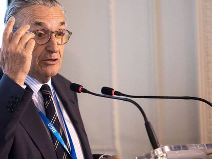 El presidente de la Comisión Nacional de los Mercados y la Competencia (CNMC), José María Marín Quemada, interviene en el curso de la APIE de Santander.