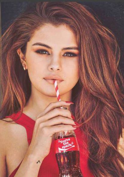 Imagen publicada en Instagram por Selena Gómez bebiendo Coca-Cola, parte de una campaña.