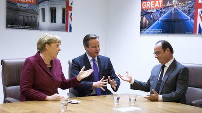 Angela Merkel, David Cameron i François Hollande, en una trobada que van celebrar durant la cimera de Brussel·les.