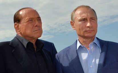 Silvio Berlusconi y Vladímir Putin, durante un encuentro en la Crimea ocupada por Rusia en septiembre de 2015.