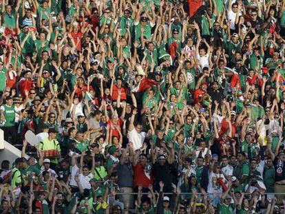 Aficionados mexicanos durante un partido contra Jamaica.