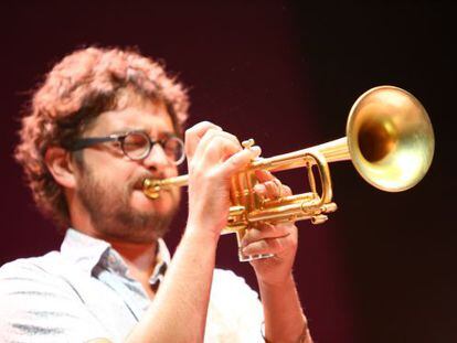 Voro Garc&iacute;a, trompetista del quinteto de Alexey Le&oacute;n, durante el encuentro.
