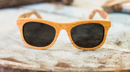 Las primeras gafas de sol de madera realizadas con barrica de whisky.