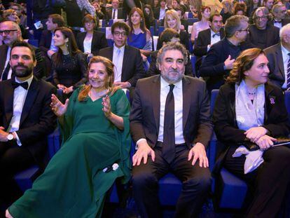  El presidente del Parlament de Cataluña, Roger Torrent; la presidenta de la Academia del Cine Catalán, Isona Pasola, el ministro de Cultura, José Manuel Rodríguez Uribes, y la alcaldesa de Barcelona, Ada Colau durante su asistencia a la gala de los XII Premios Gaudí de la Academia del Cine Catalán