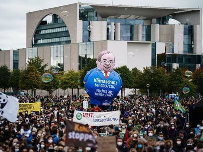 Manifestantes por el clima este viernes en Berlín.