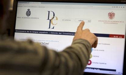 Un usuario busca la palabra "cultura" en la web de la Real Academia Española.