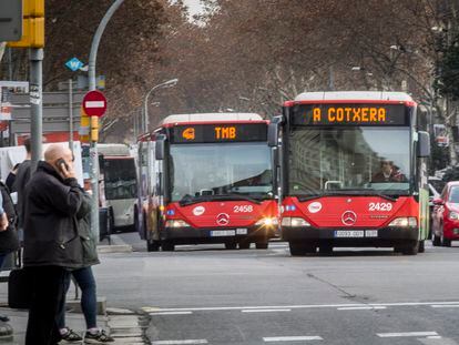 Autobuses durante una jornada de huelga en Barcelona, en una imagen de archivo.