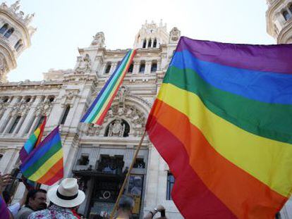 Bandera gay en el Ayuntamiento de Madrid. 