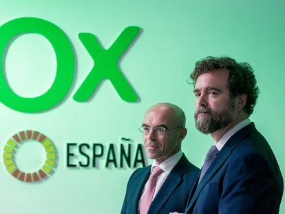 Jorge Buxadé (izquerda) e Iván Espinosa de los Monteros, durante la presentación del programa económico de Vox.