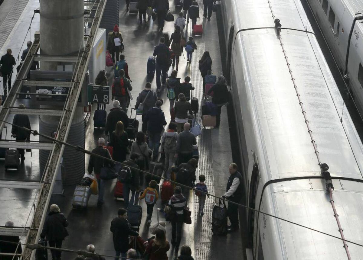 Una Avería Causa Retrasos En La Salida De Trenes Ave Desde Madrid