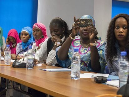 Un grupo de mujeres asistentes al taller Ciencia e Igualdad de Género en Dakar, Senegal.