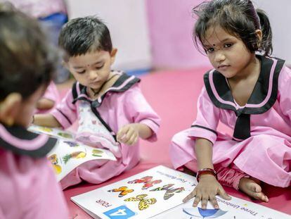 Algunos de los niños que están en los centros de Sonrisas de Bombay, en una imagen cedida por la organización.