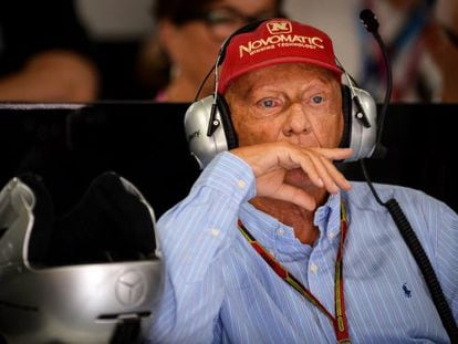 Lauda observa los entrenamientos en Alemania el fin de semana pasado. 