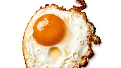 Portada del libro 'The Gourmand El huevo. Historias y recetas'. Imagen proporcionada por la editorial Taschen.