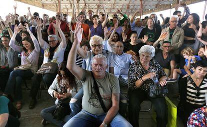 El círculo Podemos de Valencia celebra una asamblea.