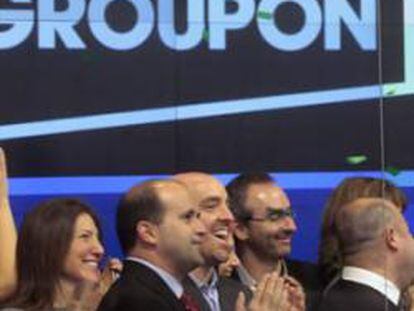 Los ejecutivos de Groupon el día de su salida a Bolsa