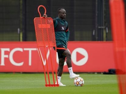 Sadio Mané, durante el entrenamiento del Liverpool de este miércoles preparatorio para la final de la Liga de Campeones del próximo sábado contra el Real Madrid, en París.