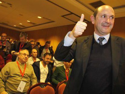 Louz&aacute;n, el jueves por la noche tras conocer su victoria en el hotel de Santiago donde se celebr&oacute; la votaci&oacute;n.