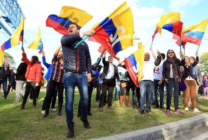 Ciudadanos colombianos que apoyan los acuerdos de paz.