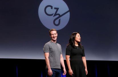 Pricilla Chan y Mark Zuckerberg durante el anuncio de la donación