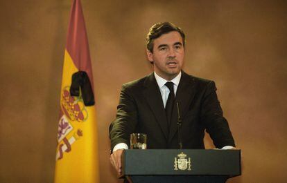 Comparecencia del entonces ministro del Interior, Ángel Acebes, en La Moncloa tras asistir a la reunión del Gabinete de crisis por los atentados del 11-M. 