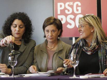 Elena Espinosa junto con diputadas socialistas