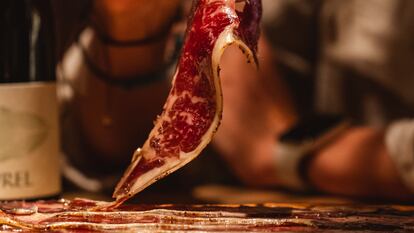 Jamón de vaca rubia gallega, una de las propuestas de Carnal, un 'steak house'
en Barcelona.