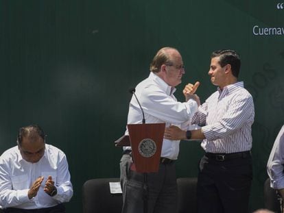 Graco Ramírez saluda al presidente Peña Nieto en la inauguración del Paso exprés de Cuernavaca en abril pasado.