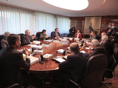 Reunión del Pleno del Tribunal Constitucional, en diciembre de 2021.