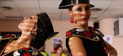 Dos actrices representan uno de los cortos de EXITº.