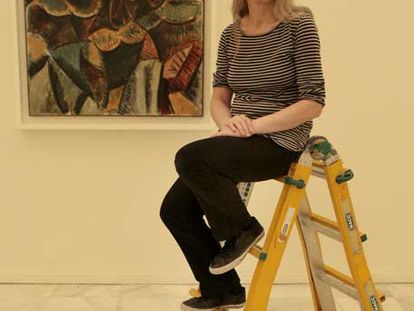 La comisaria Anne Baldessari, durante el montaje de la exposición de Picasso en el Reina Sofía.