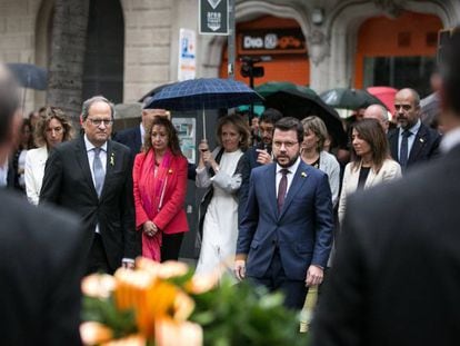 En foto, el presidente Quim Torra (izquierda) y el vicepresidente Pere Aragonès, en la ofrenda floral a Rafael Casanova en la Diada. En vídeo, los partidos independentistas celebran los primeros actos de la Diada en un clima de división.