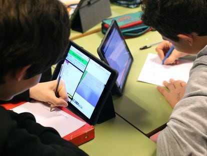 Alumnos de un colegio madrileño donde los niños estudian con 'tablets'.
