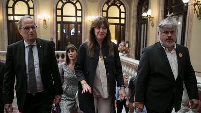Laura Borrás acude junto a Quim Torra (izquierda) y Albert Batet a la reunión de la mesa que la destituirá como presidenta del Parlament, el pasado jueves.