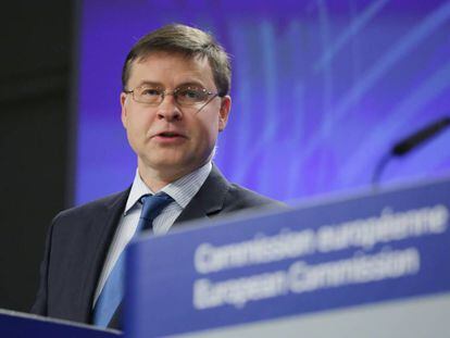 El vicepresidente de la CE, Valdis Dombrovskis. / AFP / Aris Oikonomou