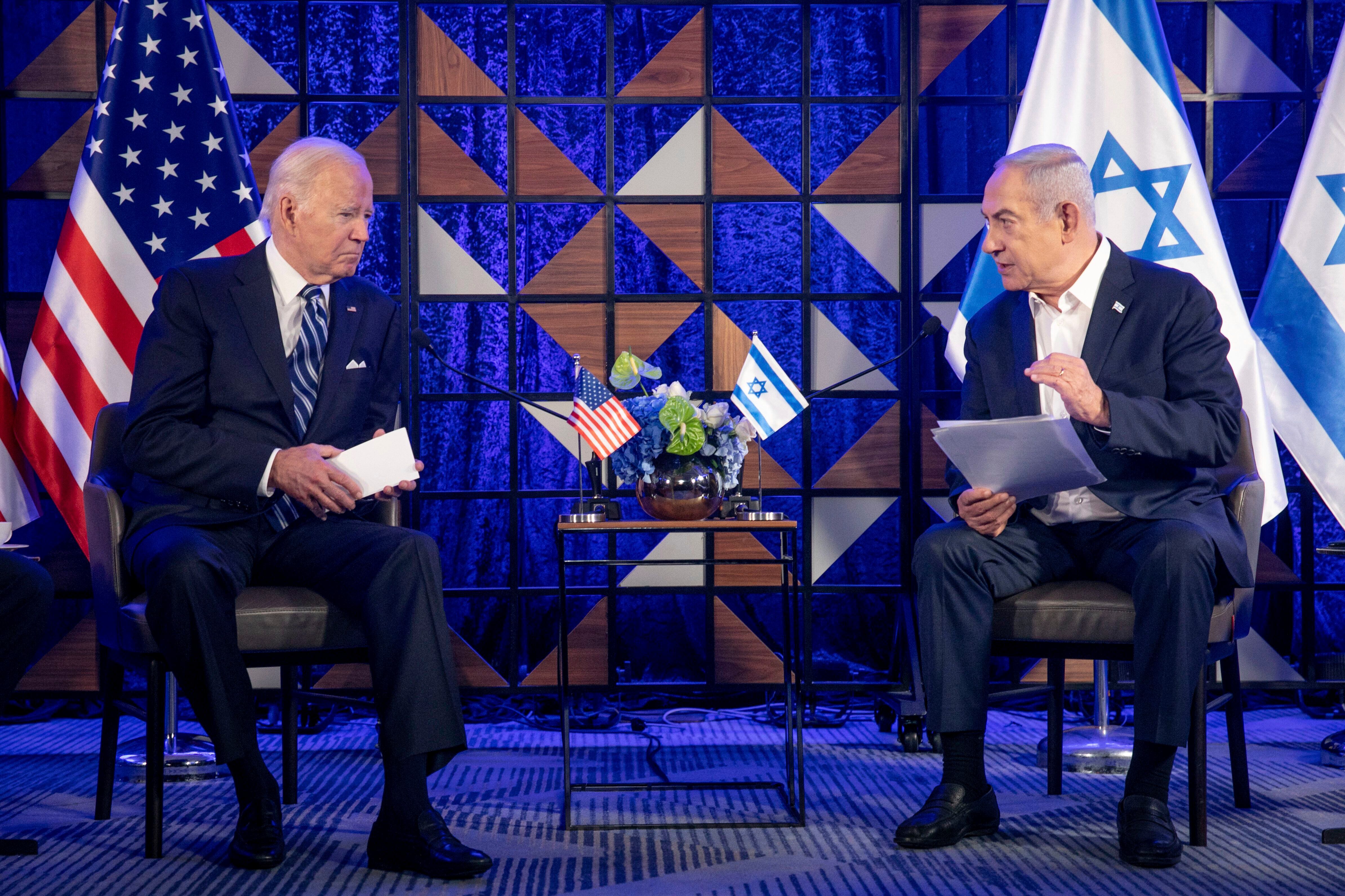 Joe Biden (izquierda) y Benjamin Netanyahu, el miércoles en Tel Aviv.