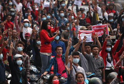 Manifestantes en la ciudad de Naypyitaw.